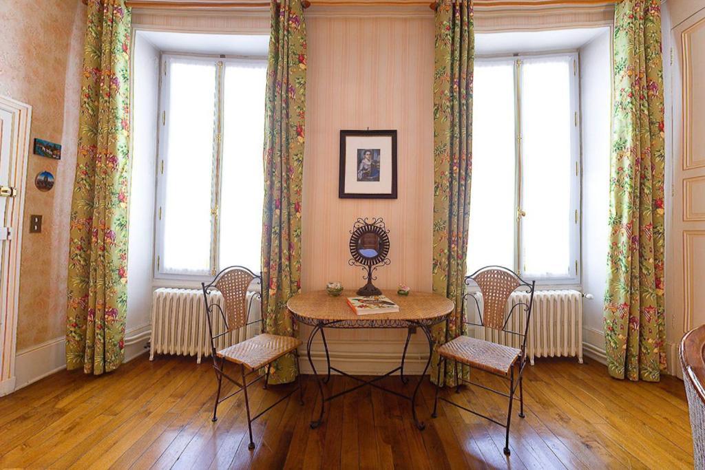 Amphore Du Berry Saint-Amand-Mont-Rond Zimmer foto
